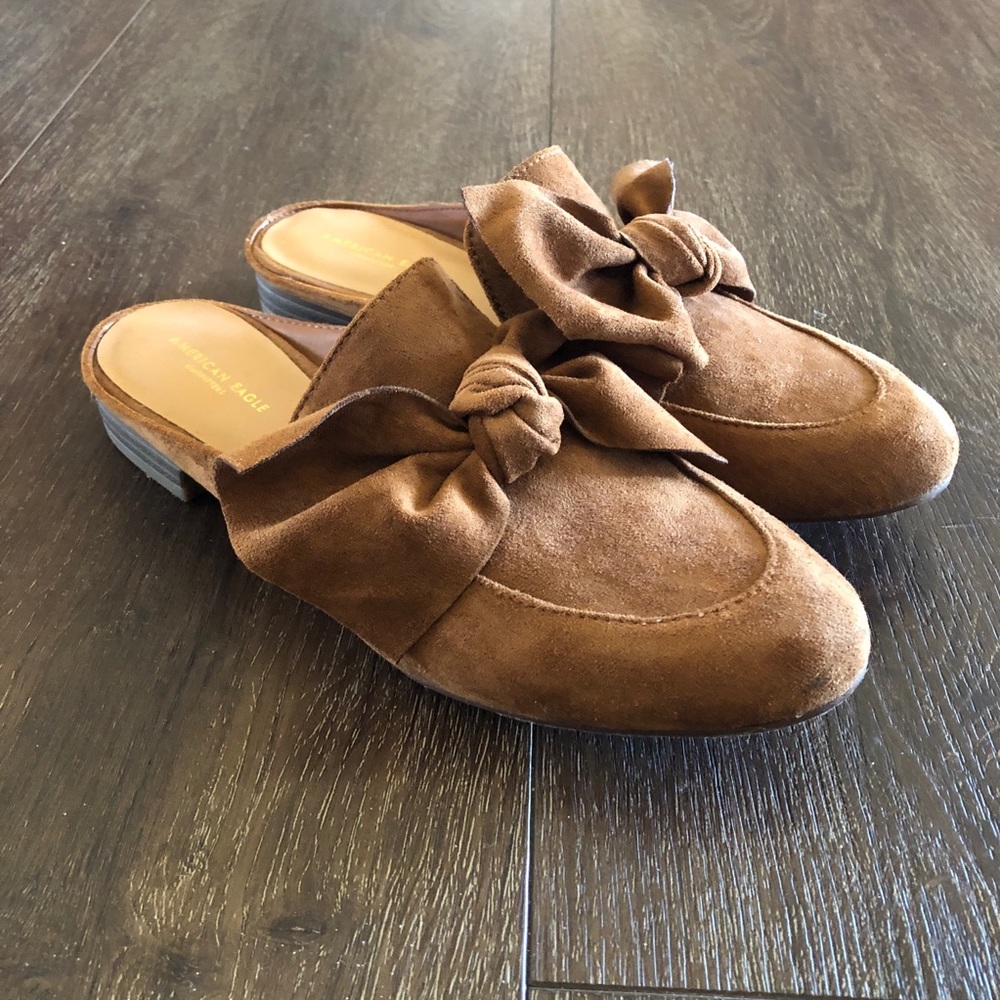 American Eagle Camel/Tan Suede Mules with Bow | Size 6